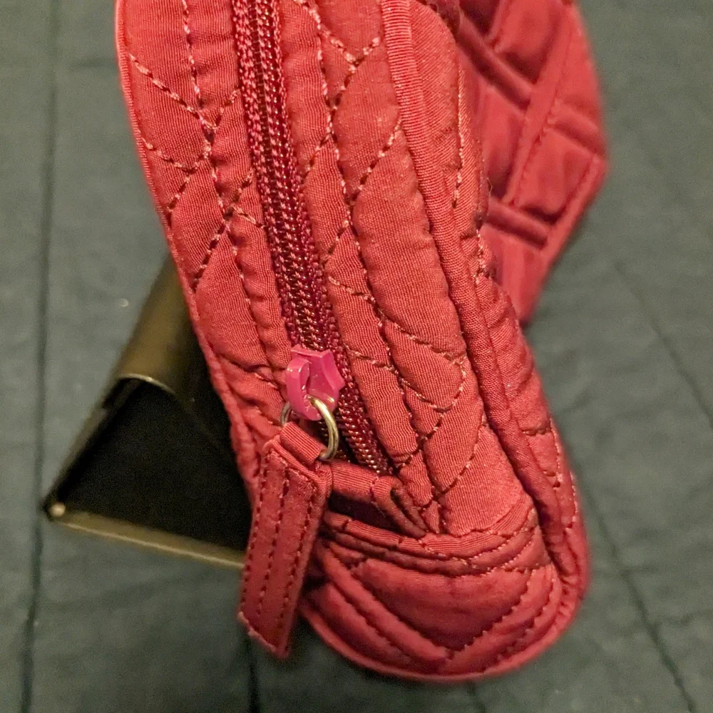 NWOT Vera Bradley Burgundy Cosmetic Makeup Bag W/zipper Waterproof 7